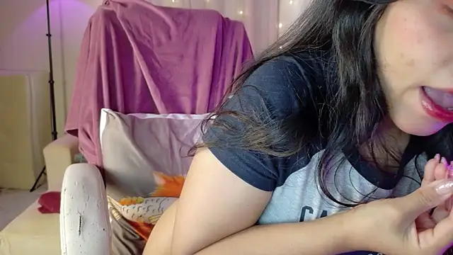 AllisonCatUwU online show from May 2026 03:28:01 PM