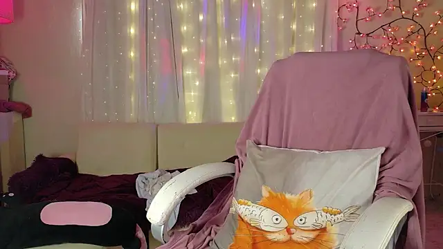 AllisonCatUwU online show from April 2026 03:47:01 PM