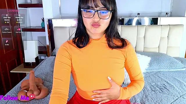 scarlleth  online show from October 2025 12:13:02 PM