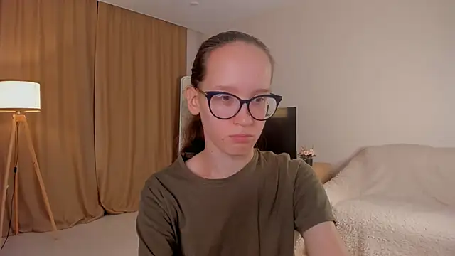 BettyBrowni online show from October 2025 04:50:01 PM