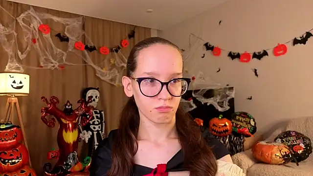 BettyBrowni online show from November 2025 04:12:01 PM