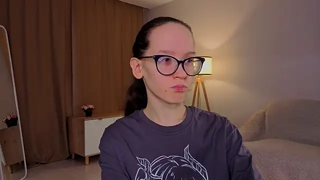 BettyBrowni online show from March 2026 04:10:01 PM