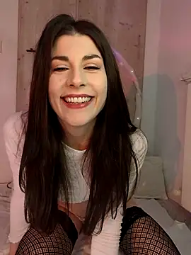 Aisha Moretti online show from October 2025 04:19:01 PM