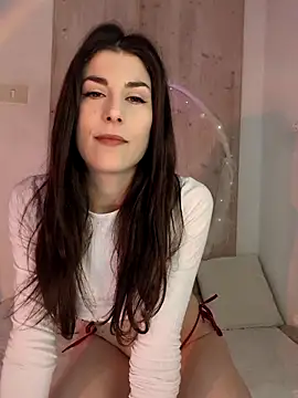 Aisha Moretti online show from October 2025 03:09:02 PM