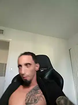 Snapshot of _kiiing_ chatting on December 2024 07:04:02 PM kiiing online show from December 2024 07:04:02 PM