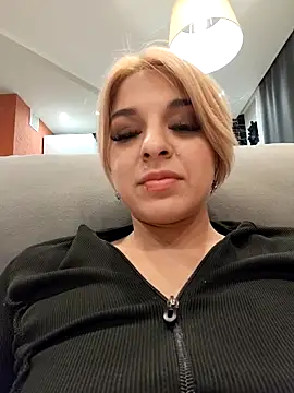 Snapshot of Unforgettable_ket chatting on December 2025 08:04:02 PM Unforgettable ket online show from December 2025 08:04:02 PM