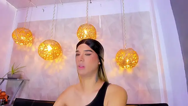 victoria aleia  online show from March 2025 07:48:02 PM