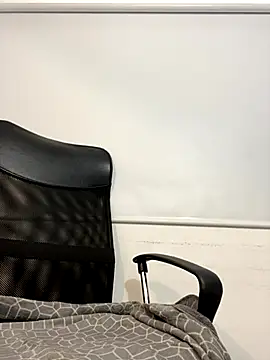 Isakeys  online show from October 2025 06:09:02 PM