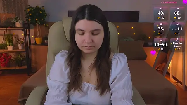 Snapshot of Viola__Shy chatting on May 2026 09:46:02 PM Viola Shy online show from May 2026 09:46:02 PM