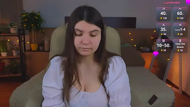 Snapshot of Viola__Shy chatting on May 2026 08:42:02 PM Viola Shy online show from May 2026 08:42:02 PM