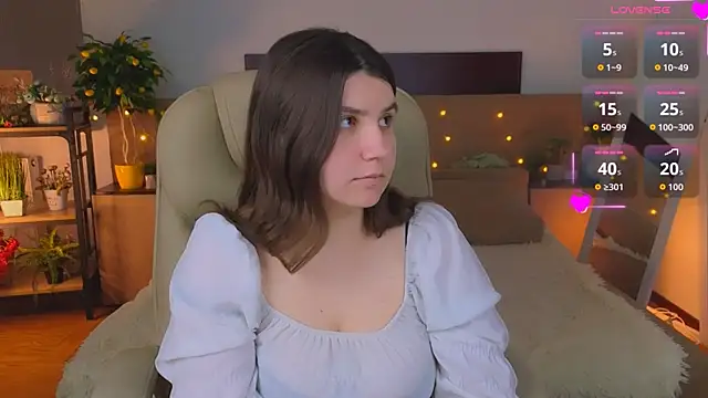 Snapshot of Viola__Shy chatting on May 2026 08:23:01 PM Viola Shy online show from May 2026 08:23:01 PM