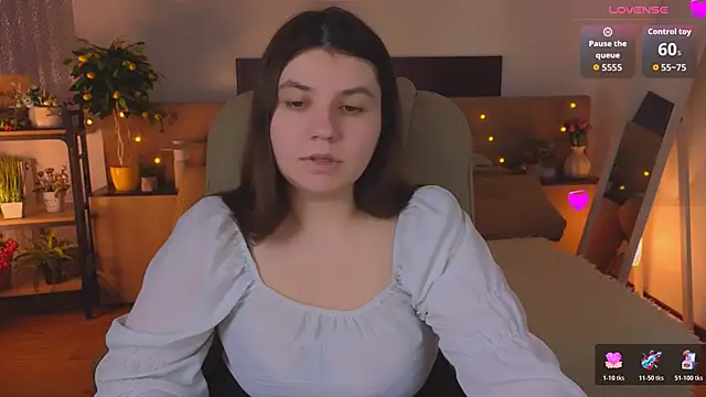 Snapshot of Viola__Shy chatting on April 2026 02:25:02 AM Viola Shy online show from April 2026 02:25:02 AM