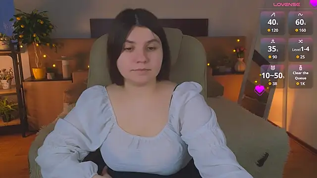 Snapshot of Viola__Shy chatting on April 2026 02:27:02 AM Viola Shy online show from April 2026 02:27:02 AM