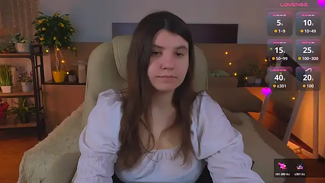Snapshot of Viola__Shy chatting on May 2026 08:20:02 PM Viola Shy online show from May 2026 08:20:02 PM