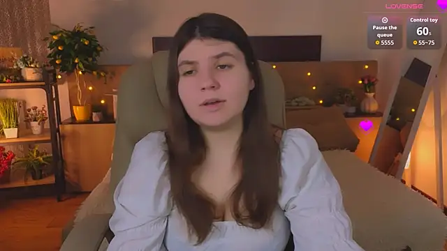 Snapshot of Viola__Shy chatting on April 2026 08:21:01 PM Viola Shy online show from April 2026 08:21:01 PM