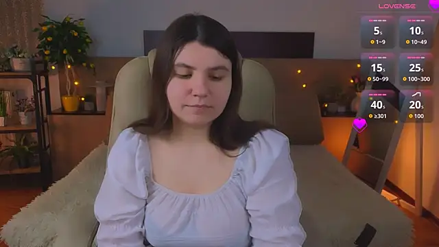 Snapshot of Viola__Shy chatting on May 2026 08:19:01 PM Viola Shy online show from May 2026 08:19:01 PM