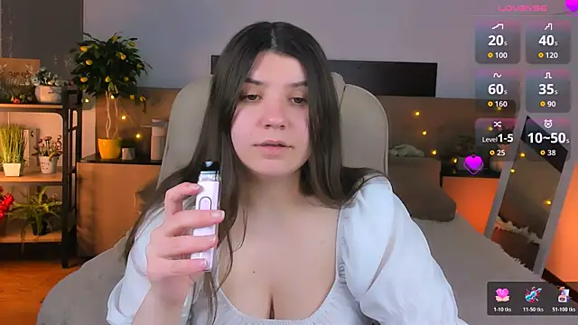 Snapshot of Viola__Shy chatting on May 2026 06:55:01 PM Viola Shy online show from May 2026 06:55:01 PM