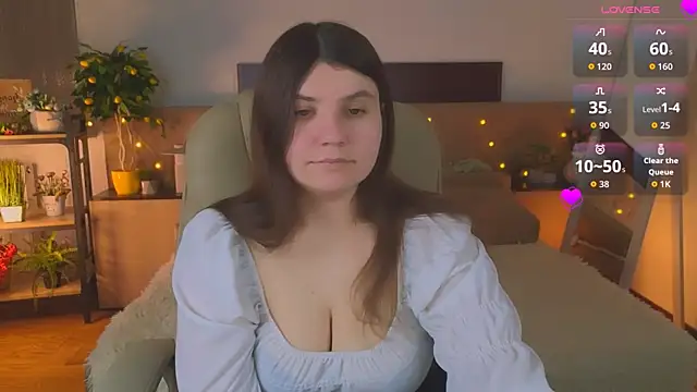 Snapshot of Viola__Shy chatting on April 2026 08:04:02 PM Viola Shy online show from April 2026 08:04:02 PM