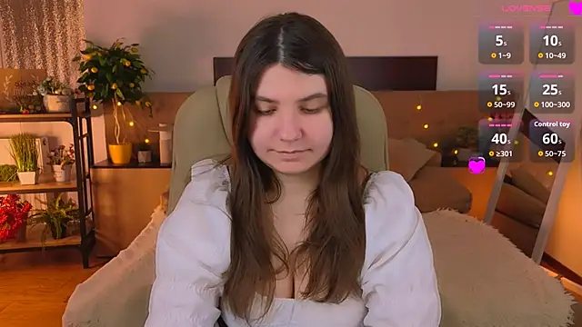 Snapshot of Viola__Shy chatting on May 2026 08:56:01 PM Viola Shy online show from May 2026 08:56:01 PM
