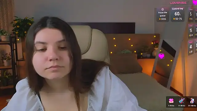 Snapshot of Viola__Shy chatting on May 2026 08:23:01 PM Viola Shy online show from May 2026 08:23:01 PM