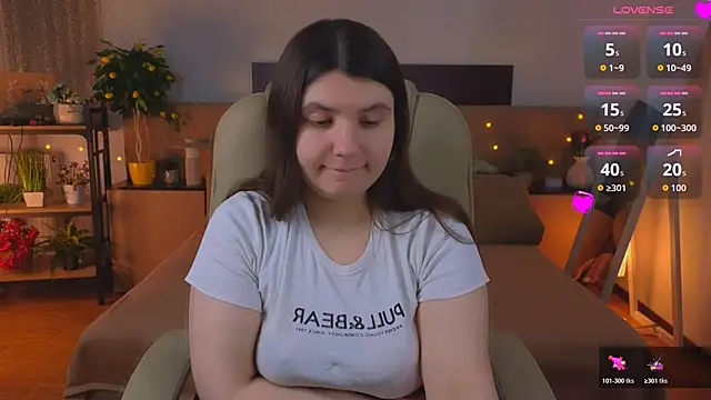 Snapshot of Viola__Shy chatting on May 2026 08:04:02 PM Viola Shy online show from May 2026 08:04:02 PM