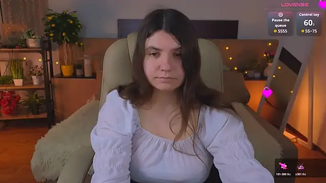 Snapshot of Viola__Shy chatting on May 2026 09:14:02 PM Viola Shy online show from May 2026 09:14:02 PM