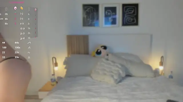 Snapshot of Ajen_Blondie chatting on November 2025 04:43:02 PM Ajen Blondie online show from November 2025 04:43:02 PM