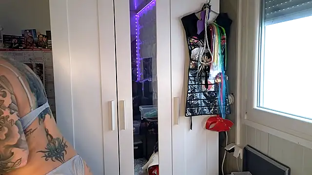 Tatjana Sue online show from February 2026 11:00:02 AM