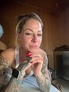 Tatjana Sue online show from April 2026 04:02:02 PM