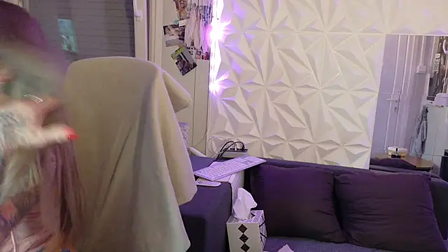 Tatjana Sue online show from April 2026 06:45:02 PM