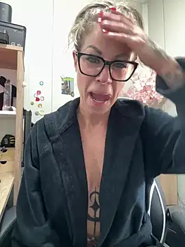 Snapshot of Tatjana_Sue chatting on March 2025 10:55:02 AM Tatjana Sue online show from March 2025 10:55:02 AM
