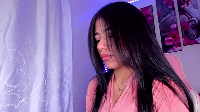 Alissarhys26 online show from December 2024 01:25:01 PM