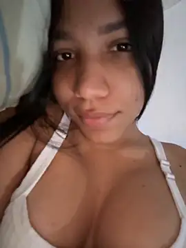 Alissarhys26 online show from November 2025 01:59:02 PM