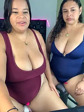 twocurvylatins online show from May 2026 09:42:01 AM