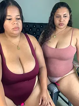 Snapshot of twocurvylatins chatting on June 2026 09:09:01 PM twocurvylatins online show from June 2026 09:09:01 PM