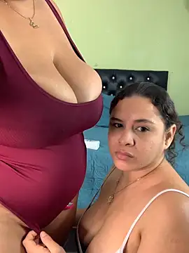 Snapshot of twocurvylatins chatting on November 2025 09:46:01 PM twocurvylatins online show from November 2025 09:46:01 PM