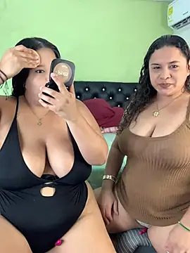 Snapshot of twocurvylatins chatting on October 2025 07:13:02 PM twocurvylatins online show from October 2025 07:13:02 PM