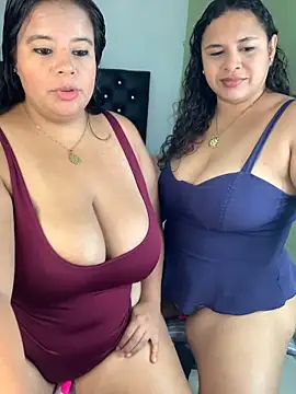 Snapshot of twocurvylatins chatting on June 2026 01:33:02 AM twocurvylatins online show from June 2026 01:33:02 AM