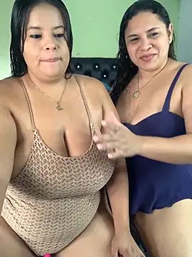 Snapshot of twocurvylatins chatting on November 2025 10:58:01 AM twocurvylatins online show from November 2025 10:58:01 AM