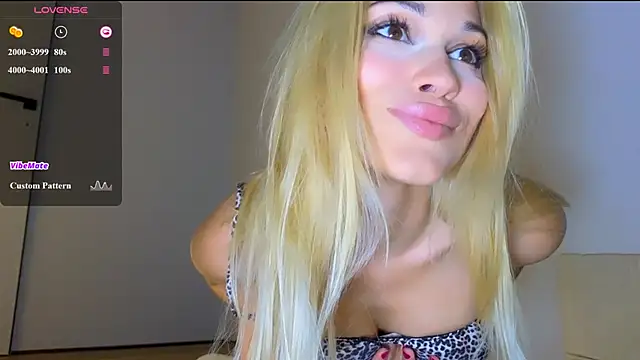 Snapshot of StephanyLuxe chatting on July 2026 01:39:02 AM StephanyLuxe online show from July 2026 01:39:02 AM