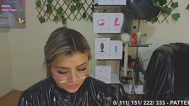 Snapshot of Sweett_Mollyy chatting on March 2025 11:06:02 PM Sweett Mollyy online show from March 2025 11:06:02 PM