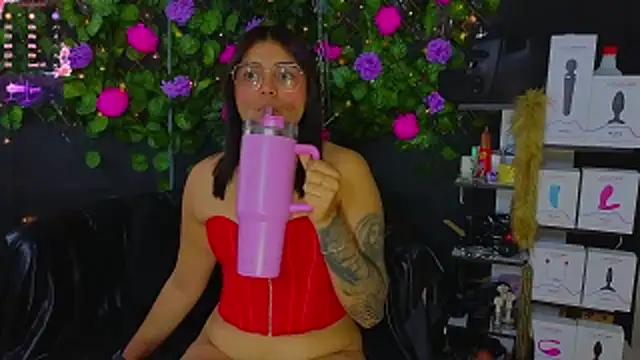 Sweett Mollyy online show from May 2026 04:10:01 PM
