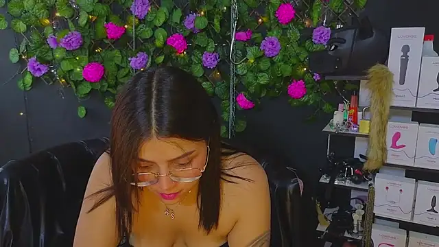 Snapshot of Sweett_Mollyy chatting on June 2026 06:09:01 PM Sweett Mollyy online show from June 2026 06:09:01 PM