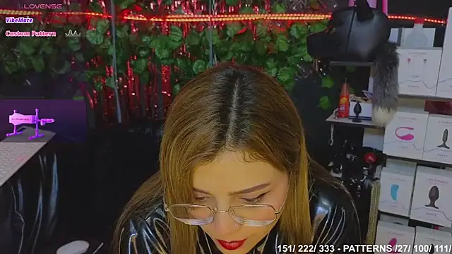 Snapshot of Sweett_Mollyy chatting on November 2025 02:12:01 AM Sweett Mollyy online show from November 2025 02:12:01 AM