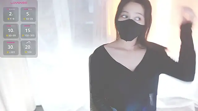 Snapshot of Lin_SiYee chatting on October 2025 12:18:01 PM Lin SiYee online show from October 2025 12:18:01 PM