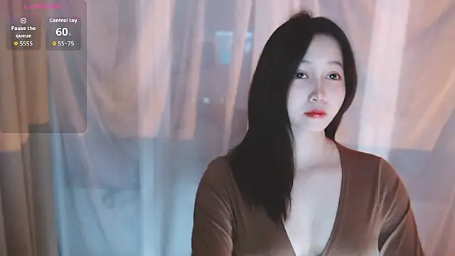 Snapshot of Lin_SiYee chatting on October 2025 10:23:02 AM Lin SiYee online show from October 2025 10:23:02 AM