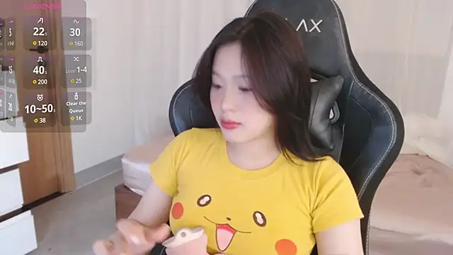 Snapshot of Lin_SiYee chatting on March 2025 06:37:01 AM Lin SiYee online show from March 2025 06:37:01 AM