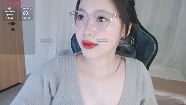 Snapshot of Lin_SiYee chatting on February 2025 02:38:02 PM Lin SiYee online show from February 2025 02:38:02 PM
