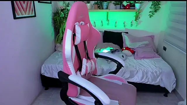 Fernanda   online show from February 2026 04:01:01 AM