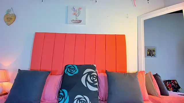 valen rose0 online show from October 2025 12:06:02 PM